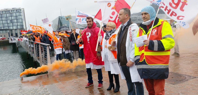 Cherbourg. Cherbourg : les agents de l'hôpital en grève, ils interpellent la population