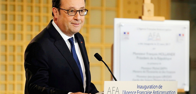 Hollande "condamne avec la plus grande fermeté les allégations mensongères" de Fillon