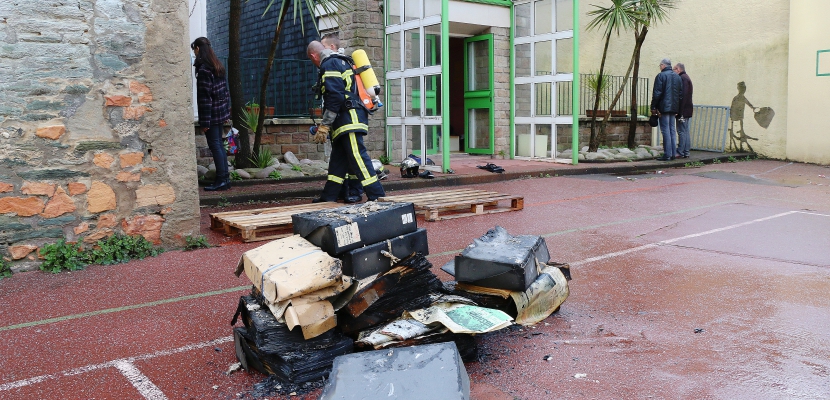 Cherbourg. [PHOTOS] Des archives ont brûlé dans une ancienne école de Cherbourg