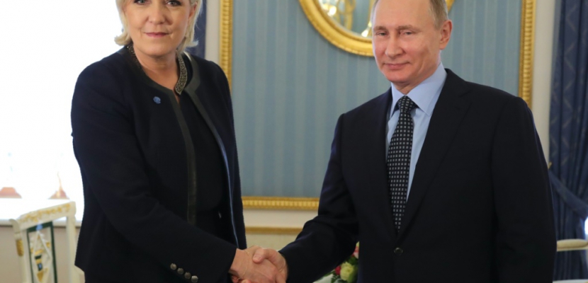 Poutine reçoit la dirigeante de l'extrême droite française Marine Le Pen
