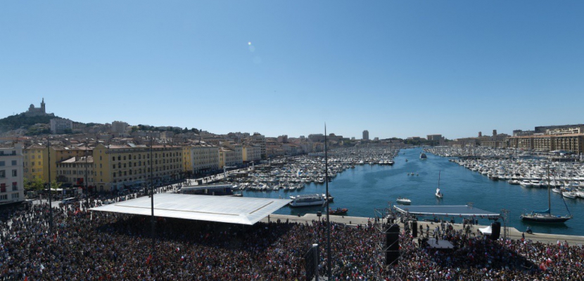 Mélenchon veut confirmer sa dynamique spectaculaire dimanche à Marseille