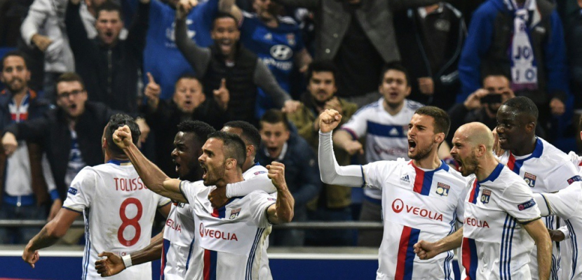 Europa League: Lyon bat Besiktas 2-1 dans un match retardé par des violences