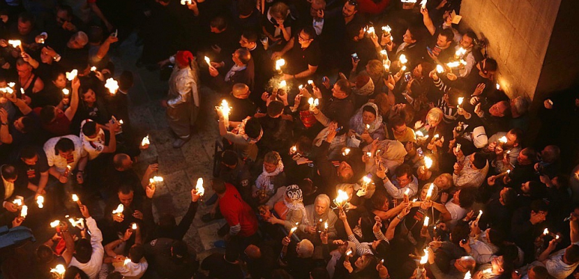 Les chrétiens orthodoxes célèbrent le "feu sacré" pascal à Jérusalem