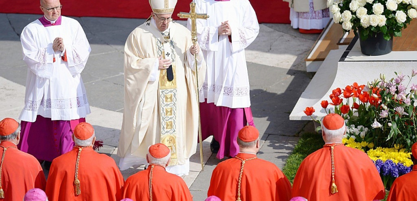 Le pape François célèbre la messe de Pâques sous haute sécurité