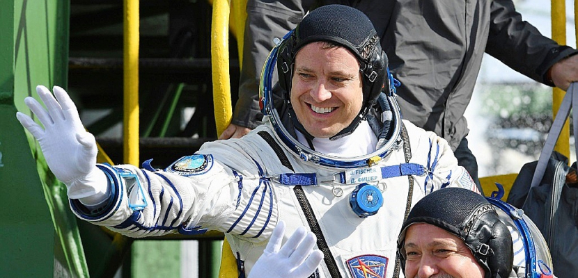 Un cosmonaute russe et un astronaute américain atteignent l'ISS