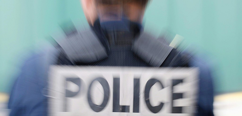 Fusillade aux Champs-Elysées: un policier tué, l'assaillant "abattu"