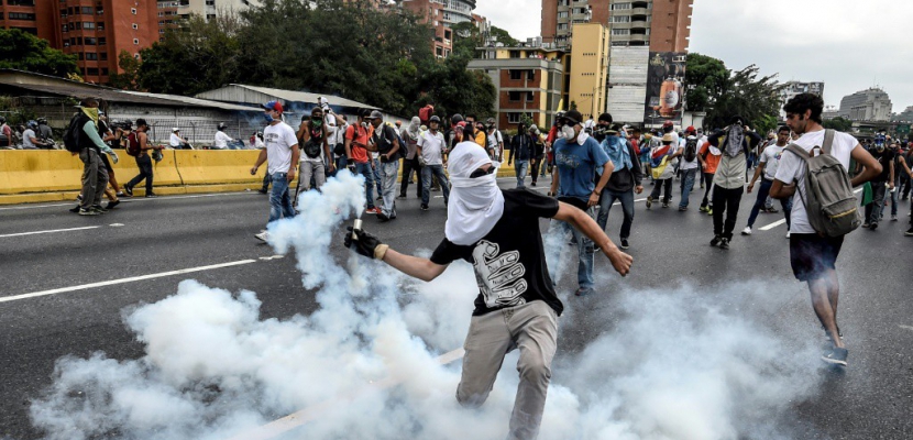 L'opposition poursuit ses défilés au Venezuela, plongé dans la  violence