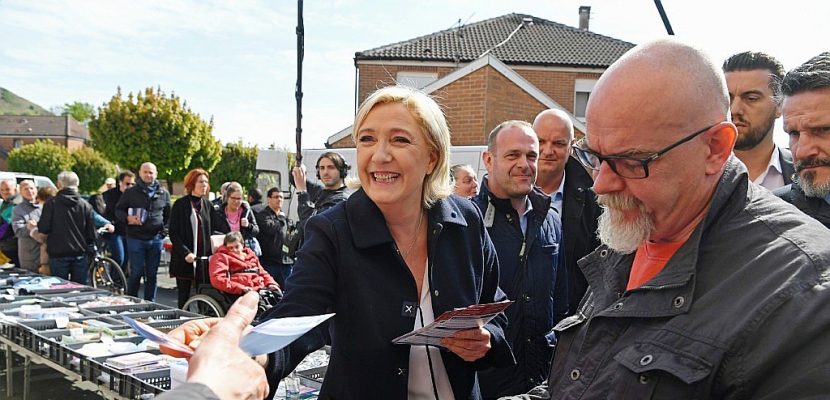 Marine Le Pen: "Le vieux front républicain tout pourri essaie de se coaliser" autour de Macron