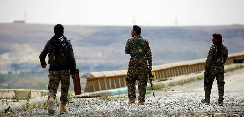 Une force arabo-kurde en Syrie avance vers Raqa, capitale de l'EI