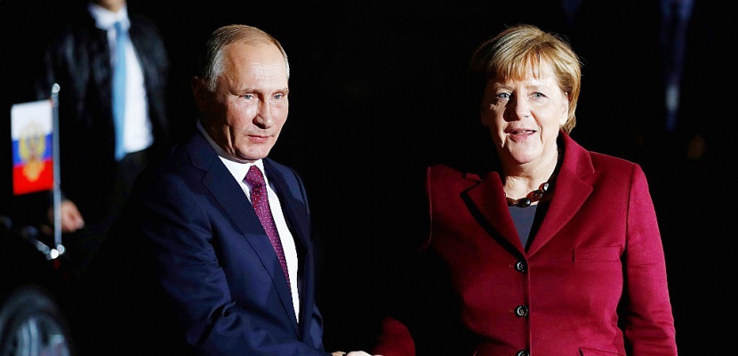 A Sotchi, Poutine rencontre Merkel pour une reprise du dialogue