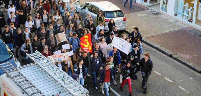 Cherbourg. A Cherbourg, les lycéens dans la rue contre le Front National