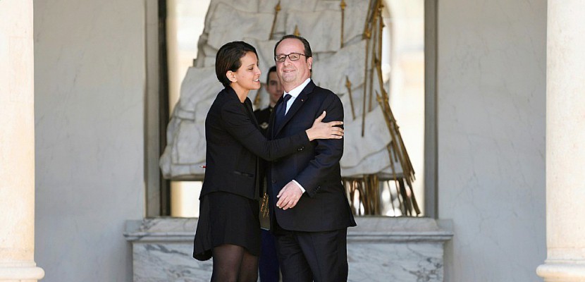 Hollande met l'accent sur le "dialogue social" lors du dernier Conseil des ministres