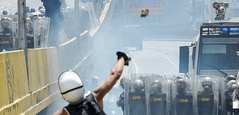 Venezuela: le recours aux tribunaux militaires contre des civils dénoncé