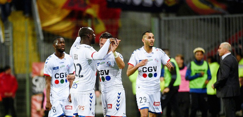 Ligue 2: Strasbourg rêve tout haut, peur en bas du classement