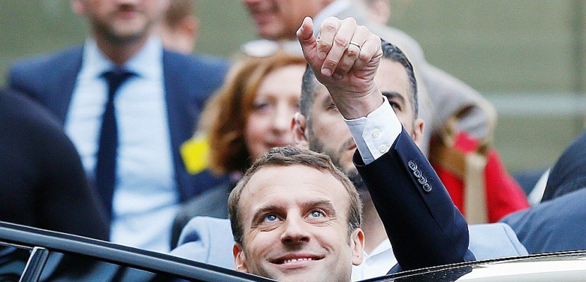 Emmanuel Macron devient le 26e président