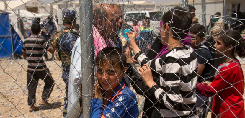 La peur dans les yeux, la faim au ventre, les réfugiés fuient Mossoul