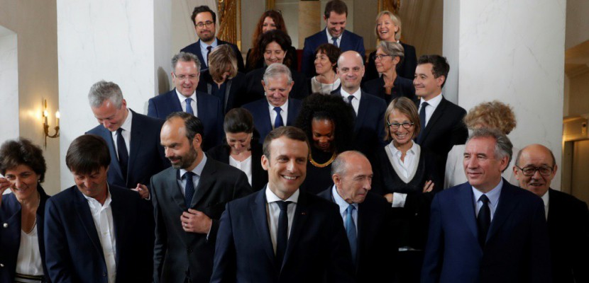 Après un Hollande trop bavard, un Macron mutique inquiète les médias