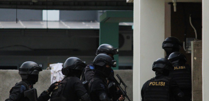 Indonésie: attentat dans un terminal de bus de Jakarta, un policier tué