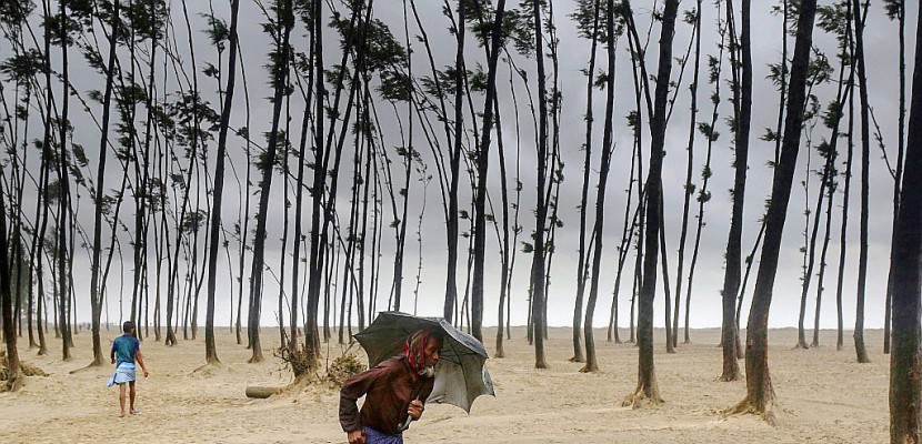Bangladesh: 450.000 évacuations face au cyclone Mora
