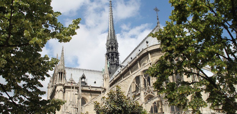 Hors Normandie. Attaque d'un policier devant la cathédrale Notre-Dame de Paris : l'agresseur neutralisé