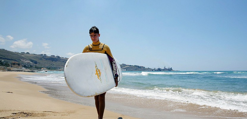 Réfugié au Liban, un Syrien s'enflamme pour le surf