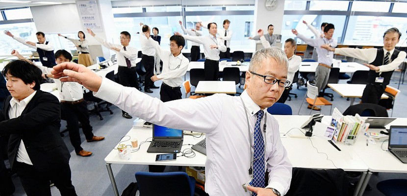 Et 1,2,3... le Japon, adepte des séances de gym au travail