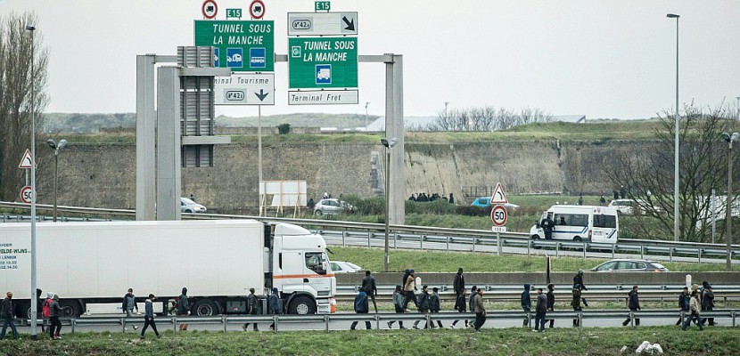 Pas-de-Calais: un chauffeur tué dans un accident provoqué par un barrage de migrants