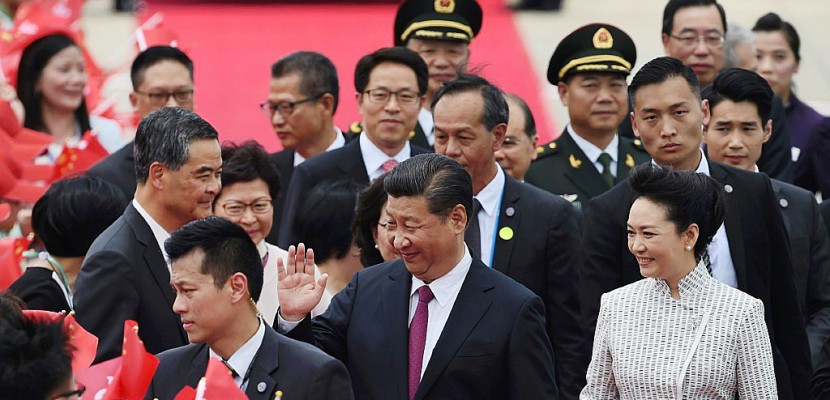 Xi arrive à Hong Kong pour sa première visite en tant que président chinois