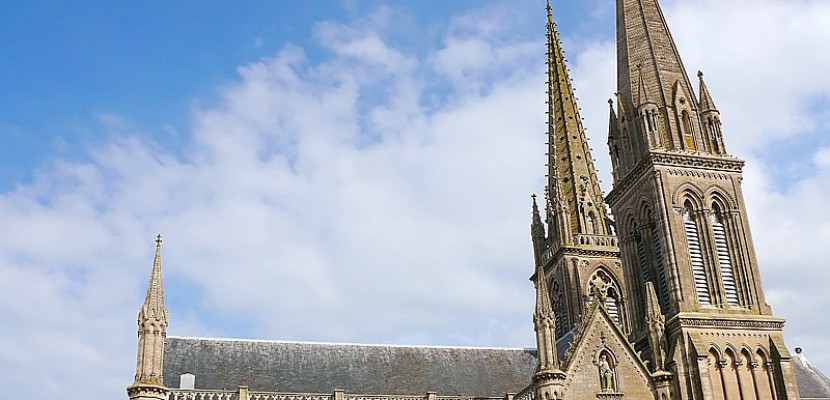 Édifice. Basilique Notre-Dame de la Délivrande à Douvres