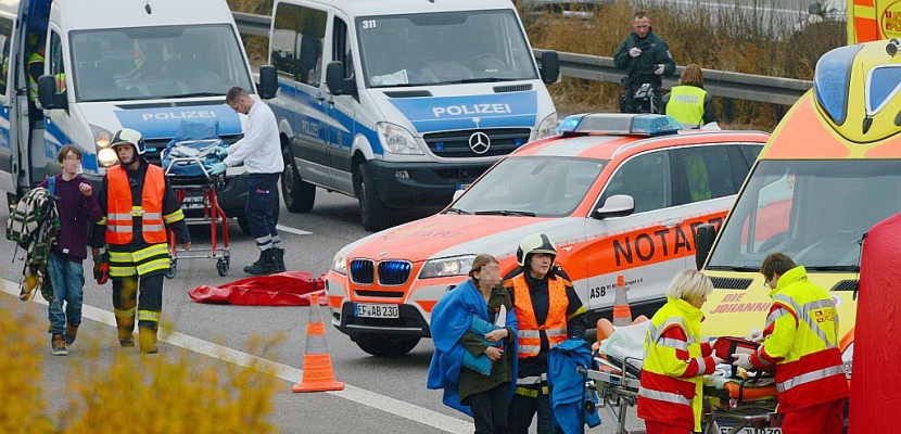 Accident de car en Allemagne: 31 blessés et 17 "disparus"