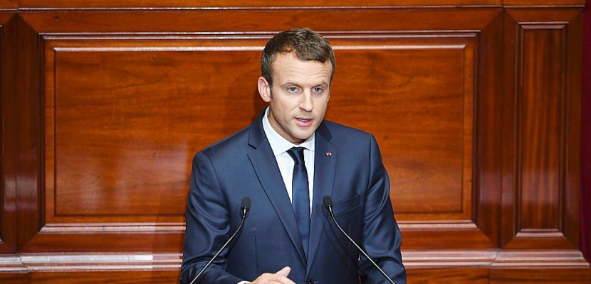 Macron promet des "mesures renforcées" dans la lutte antiterroriste, "sous la surveillance du juge"