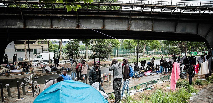 Migrants: opération d'évacuation de campements dans le nord de Paris