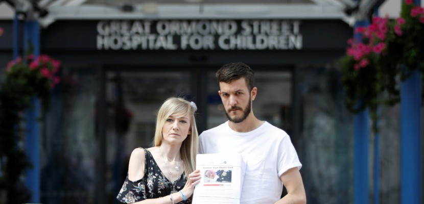 GB: pétition de 350.000 signatures pour maintenir en vie un bébé malade