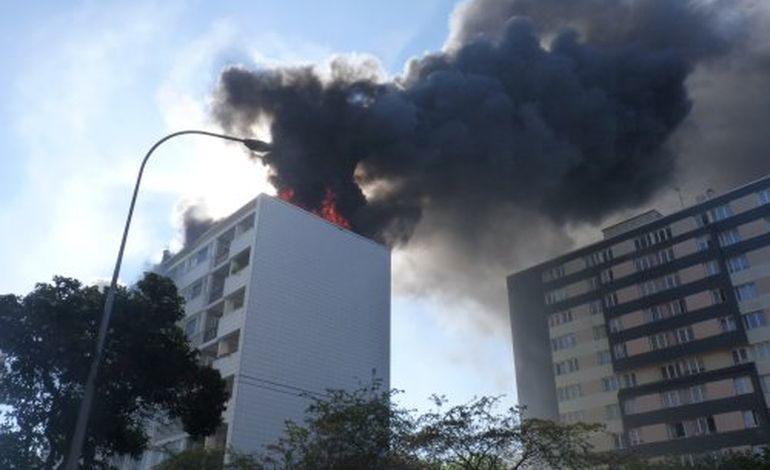 Un immeuble en feu en centre-ville de Cherbourg + VIDEO
