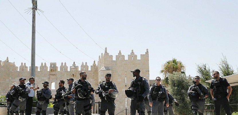 Attaque à l'arme à feu à Jérusalem, deux policiers tués et les auteurs abattus