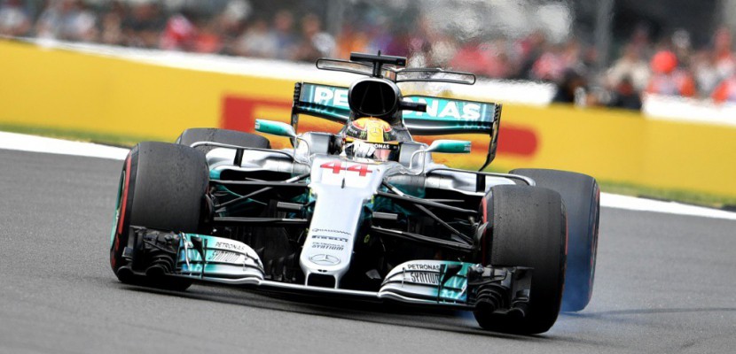 GP de Grande-Bretagne: Hamilton s'impose et revient à un point de Vettel