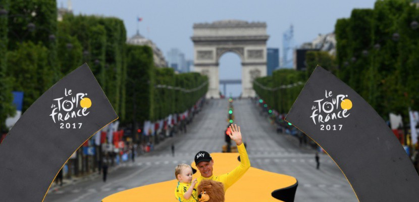 Tour de France: Froome salué en "maître du temps"