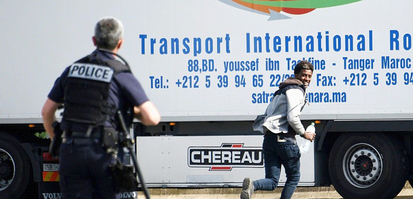 Calais: HRW dénonce l'usage "routinier" de gaz poivre contre les migrants