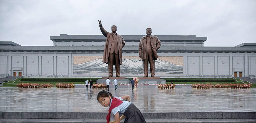 Corée du Nord: hommage aux Kim à Pyongyang pour le 64e anniversaire de la "Victoire"