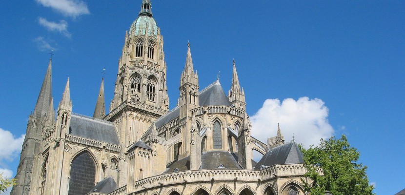 Bayeux. Il sort un couteau dans la cathédrale de Bayeux, l'édifice évacué