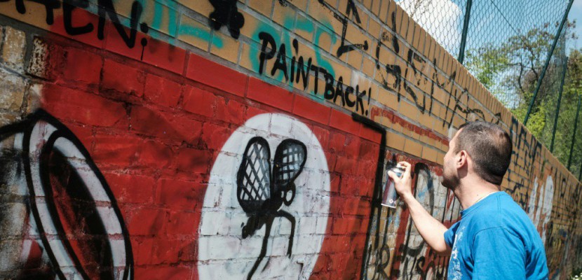 A Berlin, la traque créative aux tags néonazis