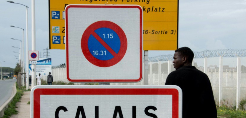 Un migrant meurt percuté par une voiture près de Calais
