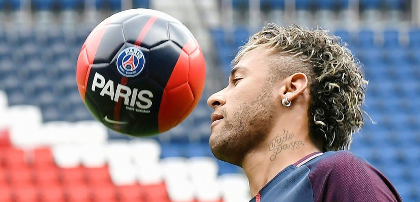 Le look Neymar, tatouages et extravagances capillaires