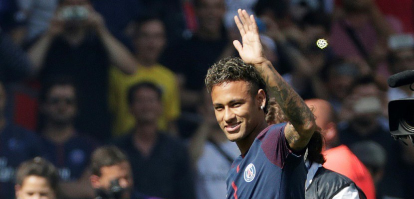 Paris SG: "Je suis venu ici pour un grand défi. Paris est magique !" dit Neymar au Parc des Princes
