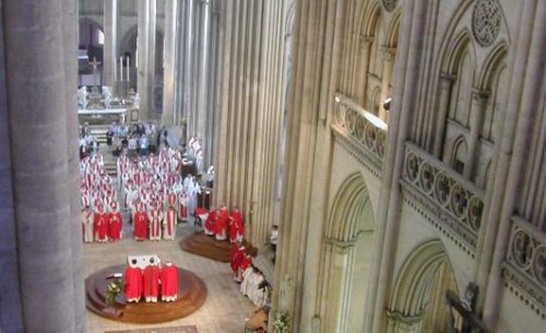 Ordination de trois diacres permanents à la cathédrale de Coutances