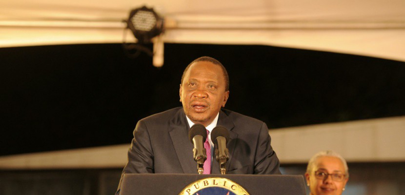 Emeutes et liesse au Kenya après la réélection du président Kenyatta