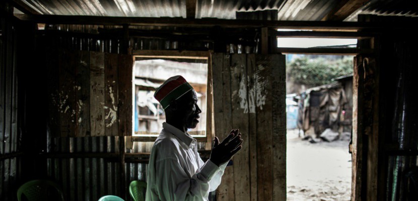 Kenya: le bidonville de Mathare écoute Dieu en attendant Odinga
