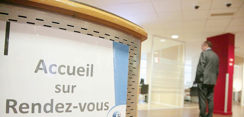 Ile-de-France: Pôle emploi suspend les prescriptions de contrats aidés