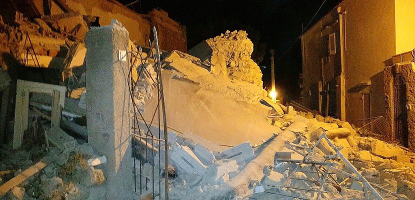 Séisme en Italie: deux femmes tuées, des enfants en vie sous les décombres