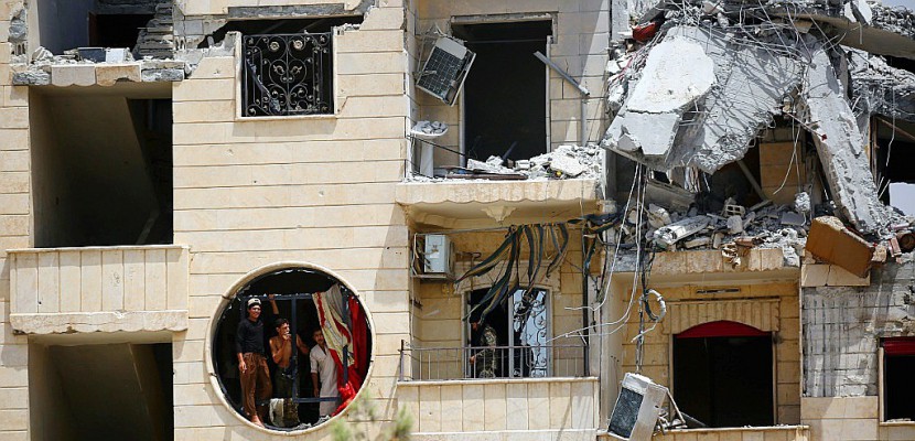 Syrie: 42 civils tués dans des raids de la coalition à Raqa, selon une ONG